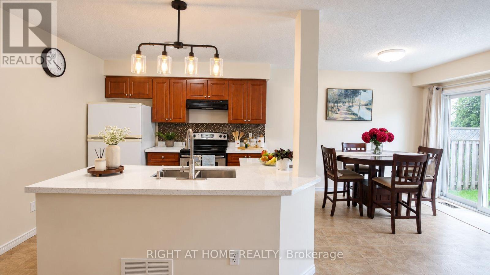 35 Chantilly Street Property Photo 8