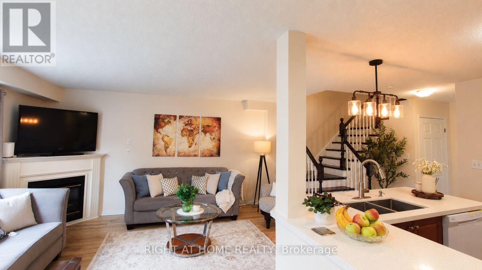 35 Chantilly Street Property Photo 9
