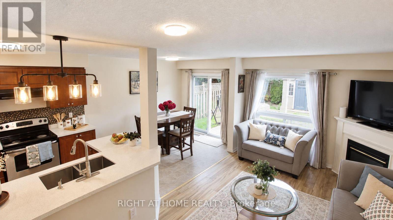 35 Chantilly Street Property Photo 10