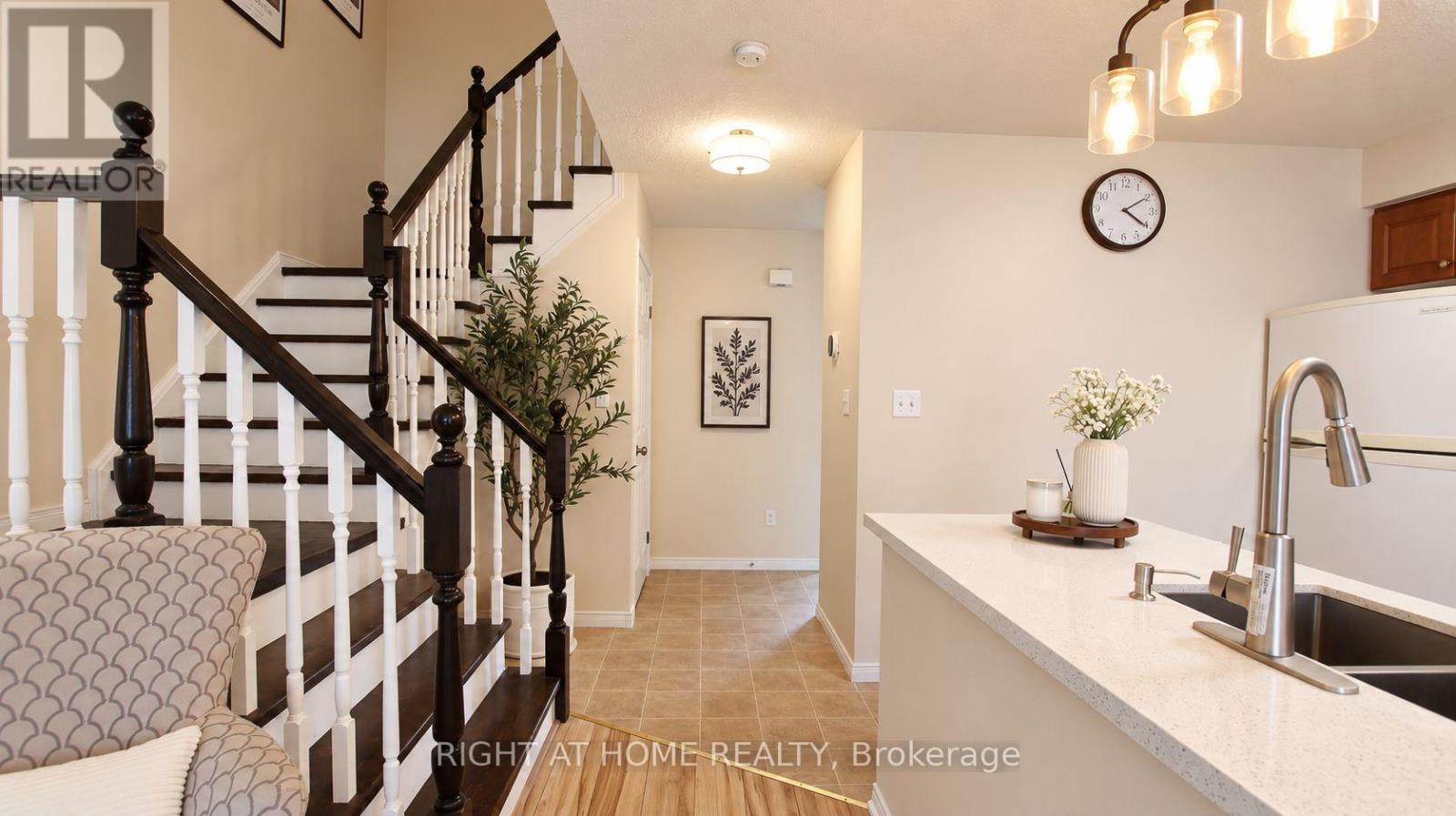 35 Chantilly Street Property Photo 12
