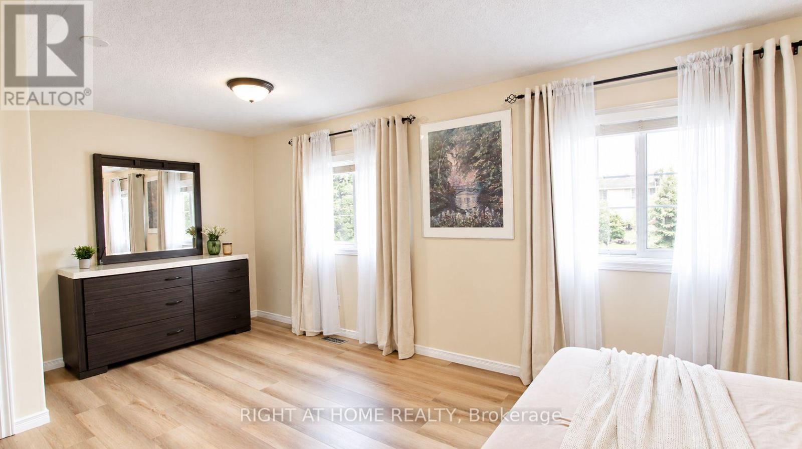 35 Chantilly Street Property Photo 15