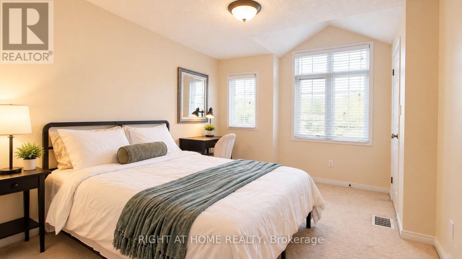 35 Chantilly Street Property Photo 21