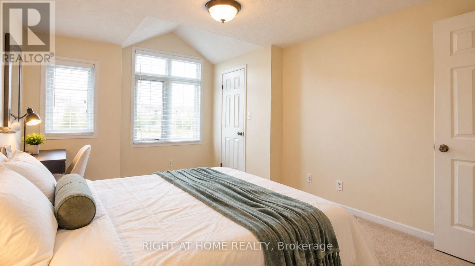 35 Chantilly Street Property Photo 23
