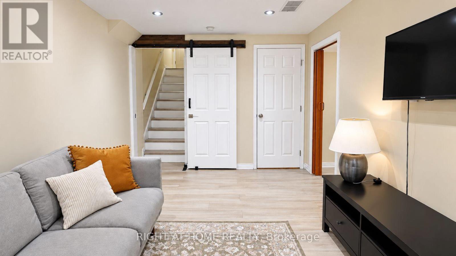 35 Chantilly Street Property Photo 26