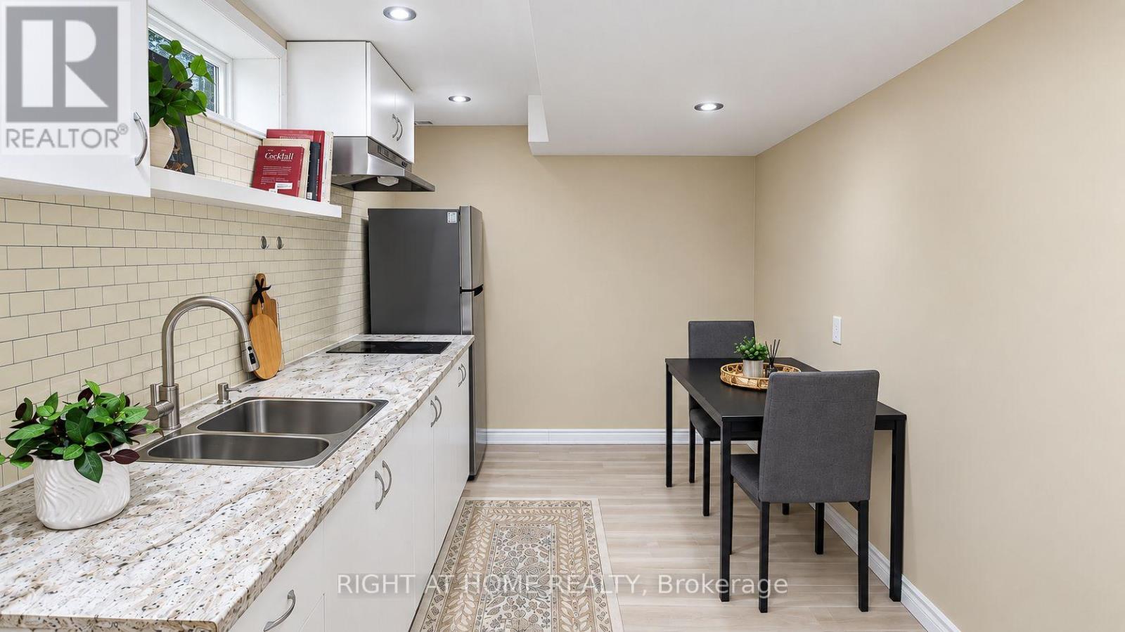 35 Chantilly Street Property Photo 28