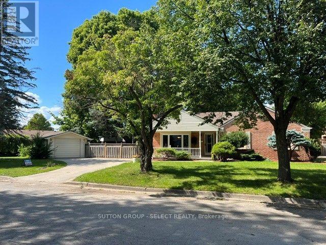 Lower - 6 Kirkton Court Property Photo 1