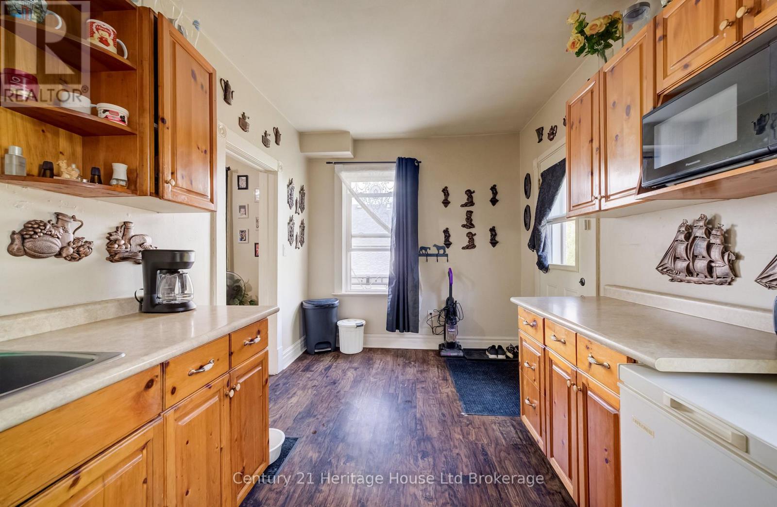18 William Lane Property Photo 8