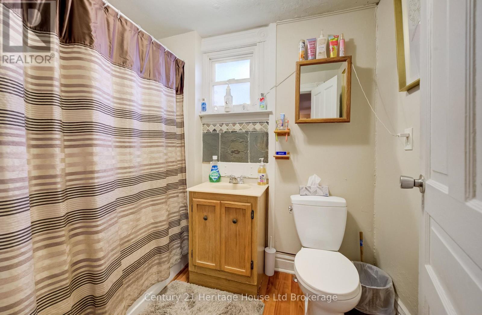 18 William Lane Property Photo 12