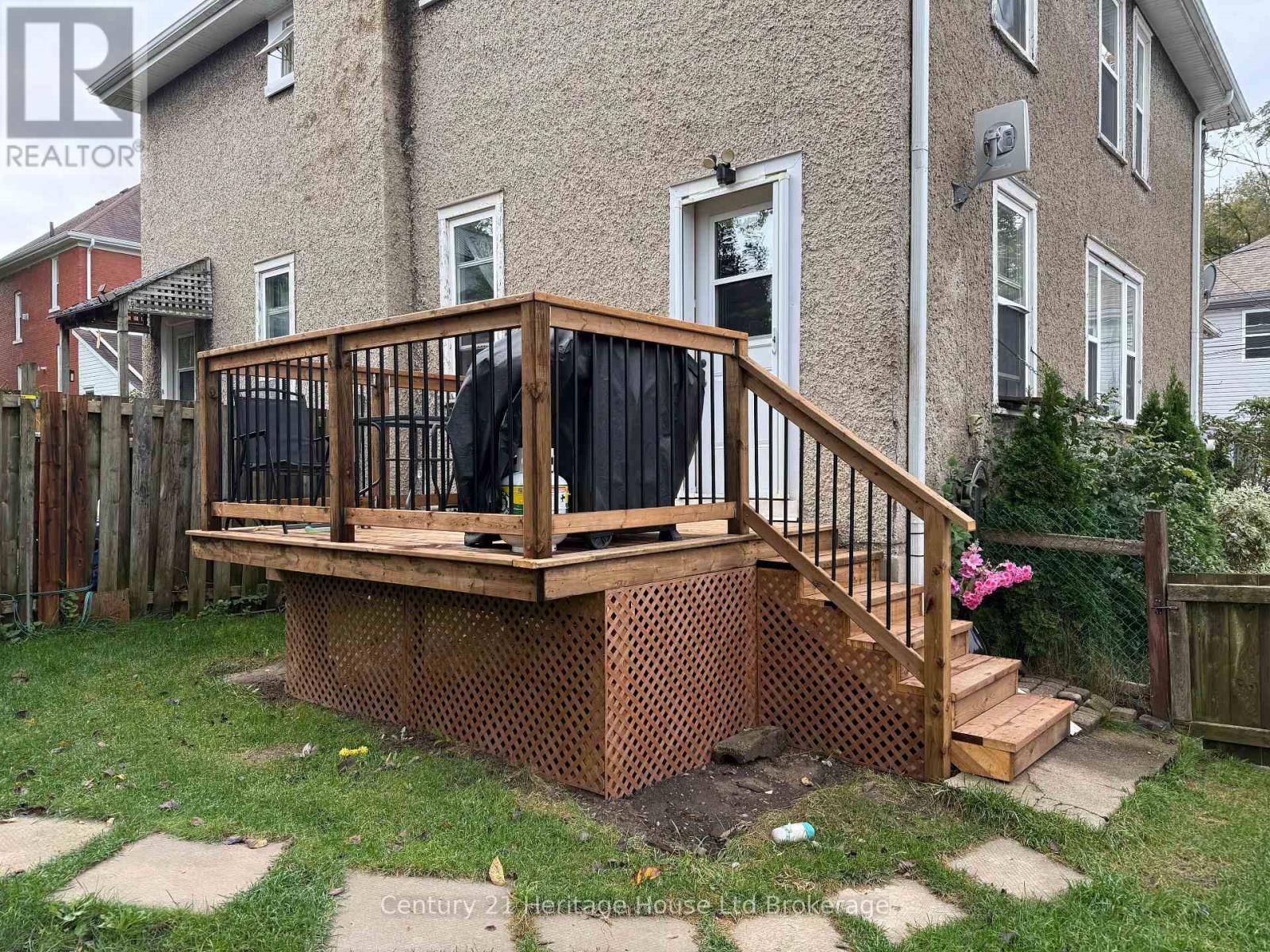 18 William Lane Property Photo 16