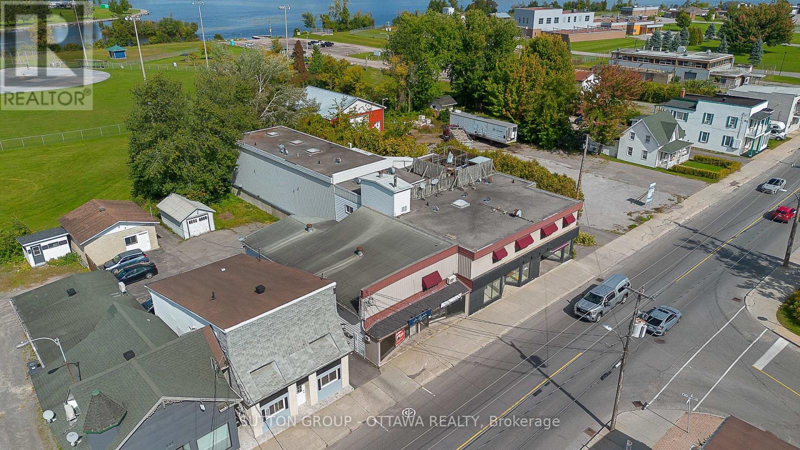 669-671 MAIN STREET E