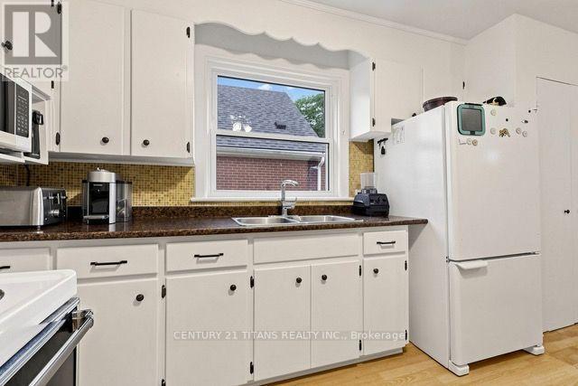 357 East 17th Street Property Photo 12