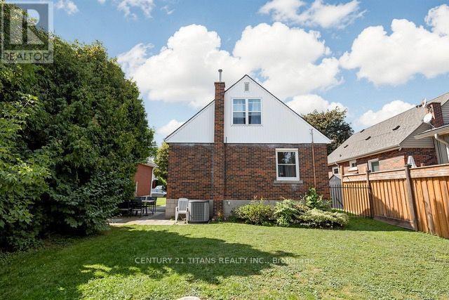 357 East 17th Street Property Photo 35