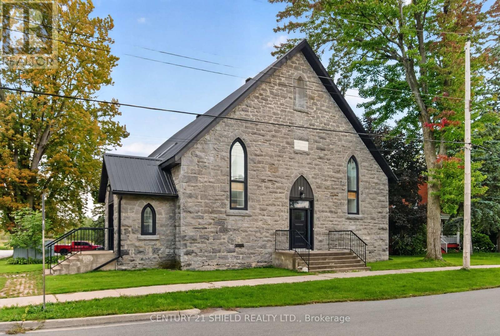12 Maple Street Property Photo 3