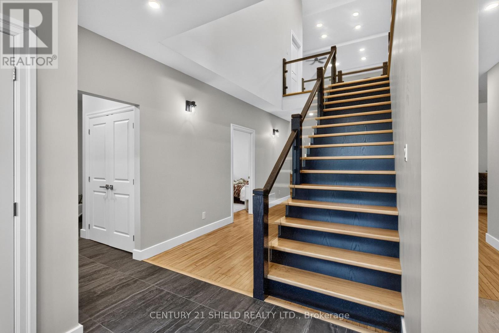 12 Maple Street Property Photo 5