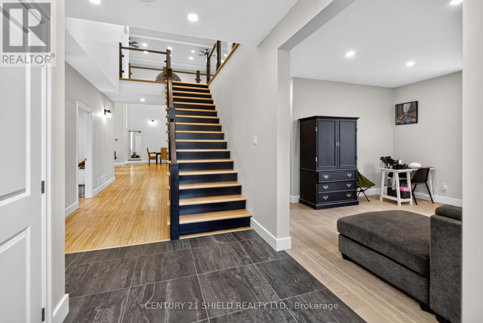 12 Maple Street Property Photo 6