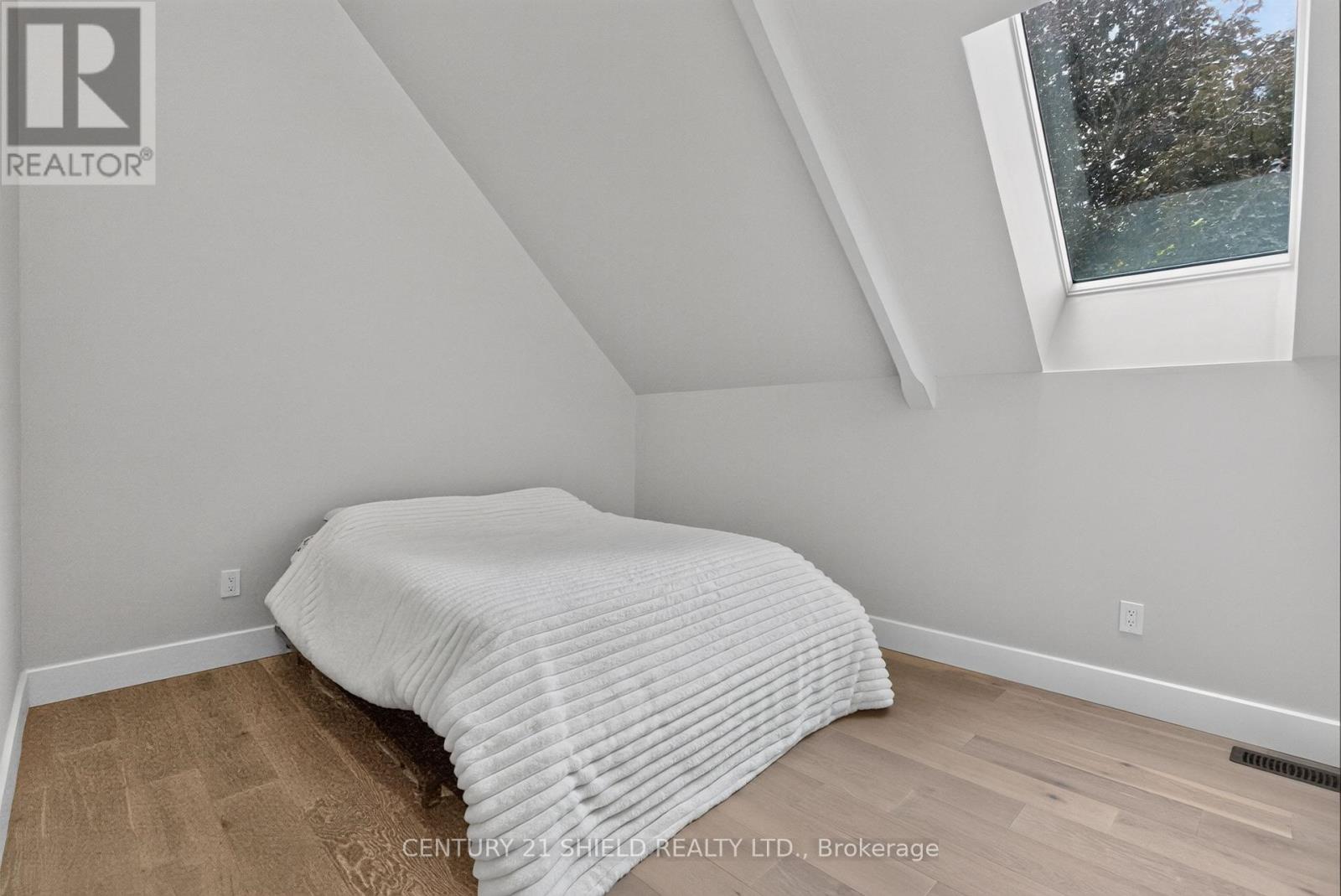 12 Maple Street Property Photo 29