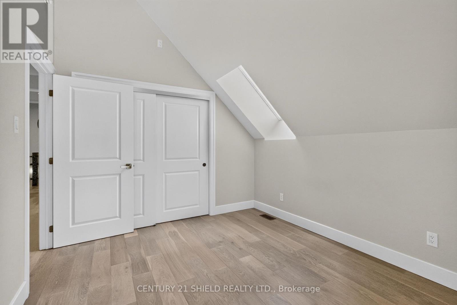 12 Maple Street Property Photo 32