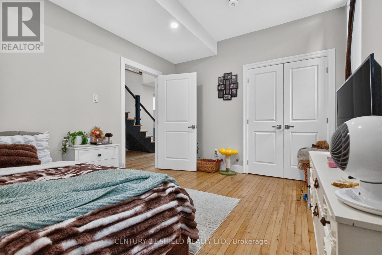 12 Maple Street Property Photo 38