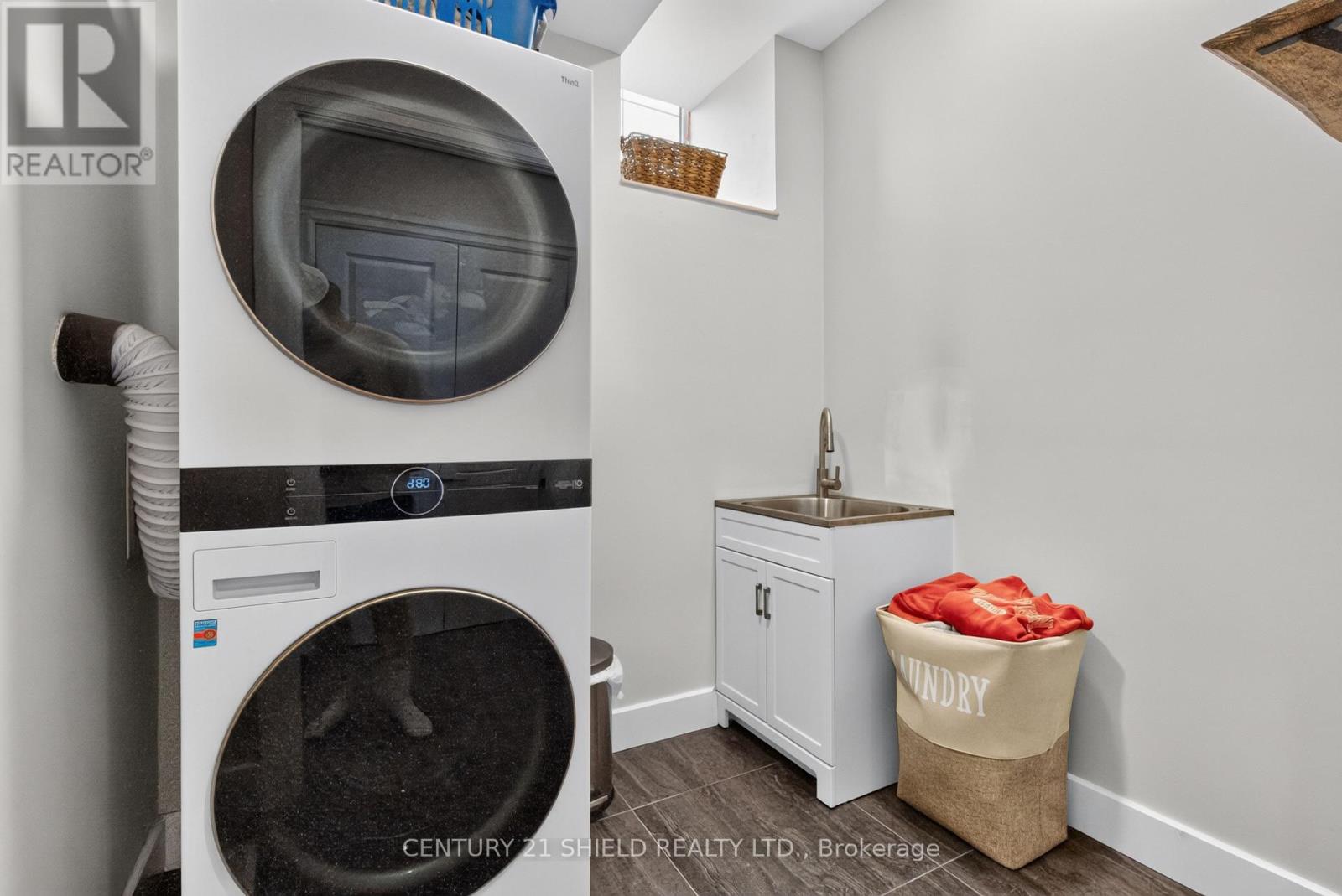 12 Maple Street Property Photo 41