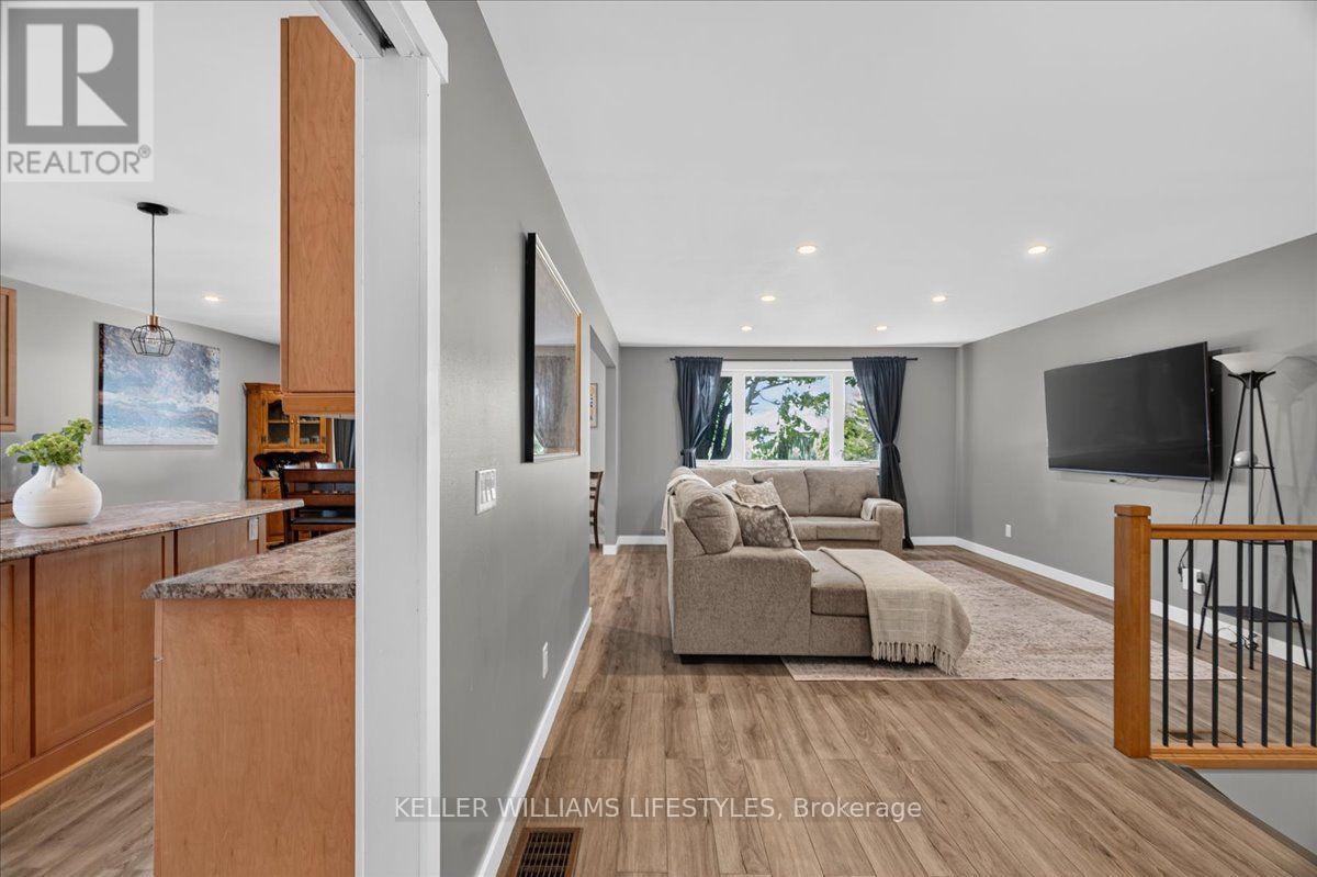27788 Havelock Street Property Photo 6