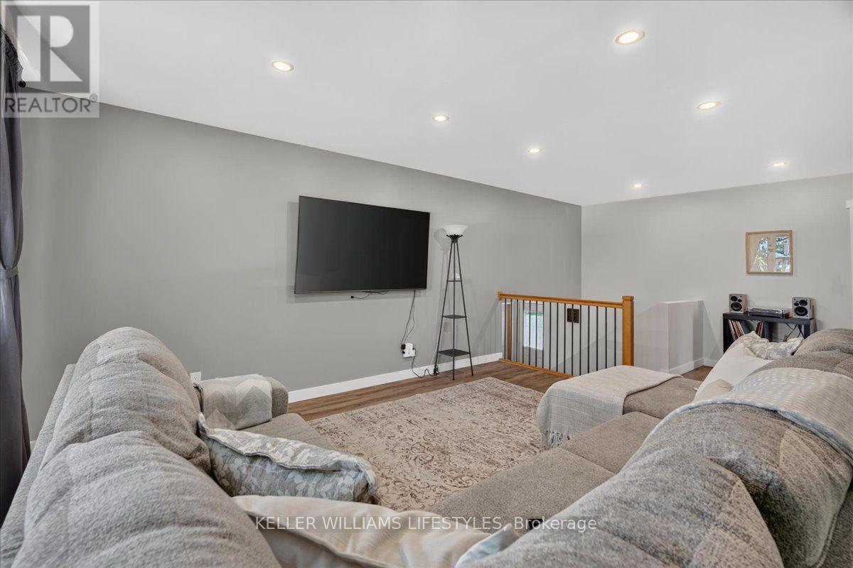 27788 Havelock Street Property Photo 7