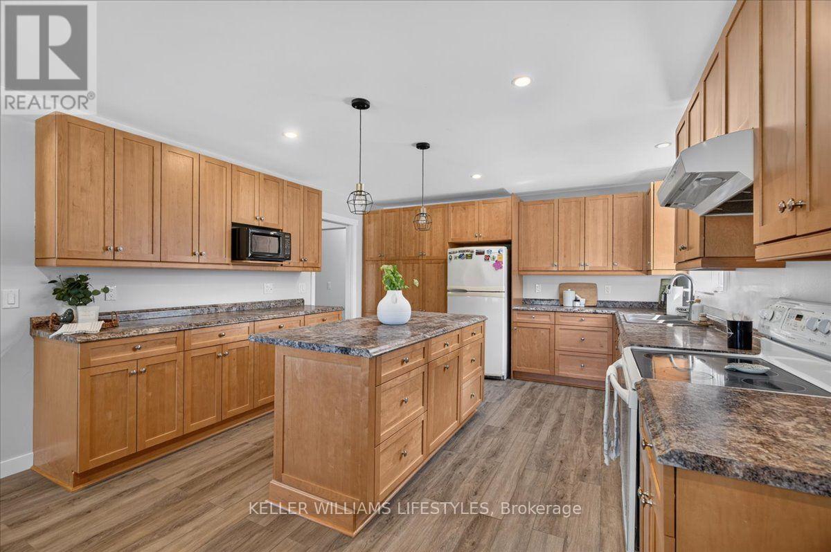 27788 Havelock Street Property Photo 18