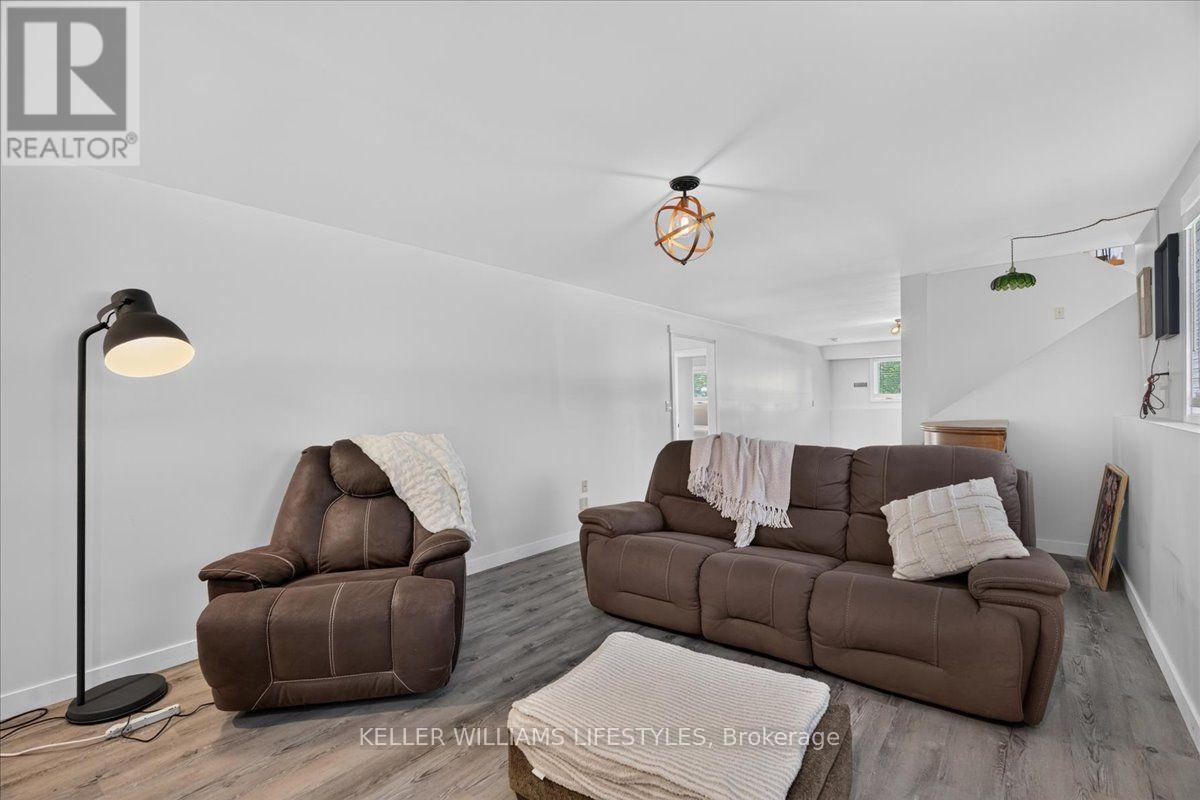 27788 Havelock Street Property Photo 26