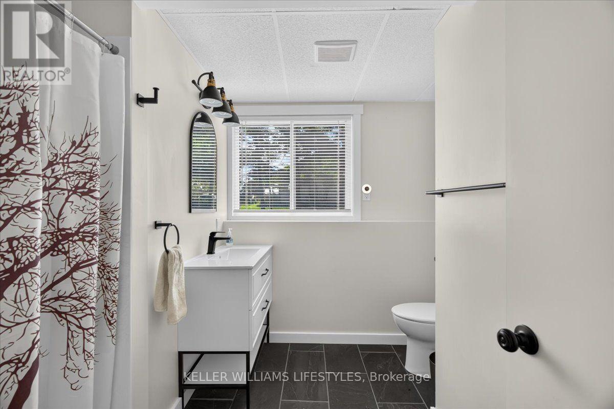 27788 Havelock Street Property Photo 33