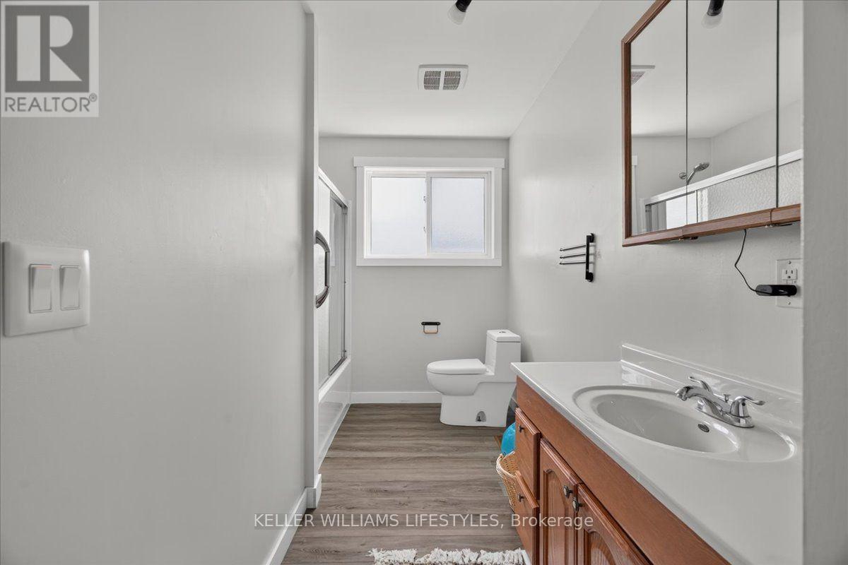27788 Havelock Street Property Photo 34
