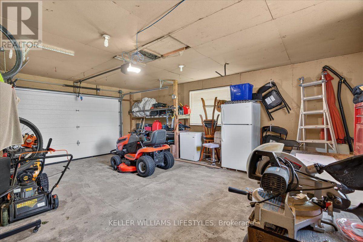 27788 Havelock Street Property Photo 42