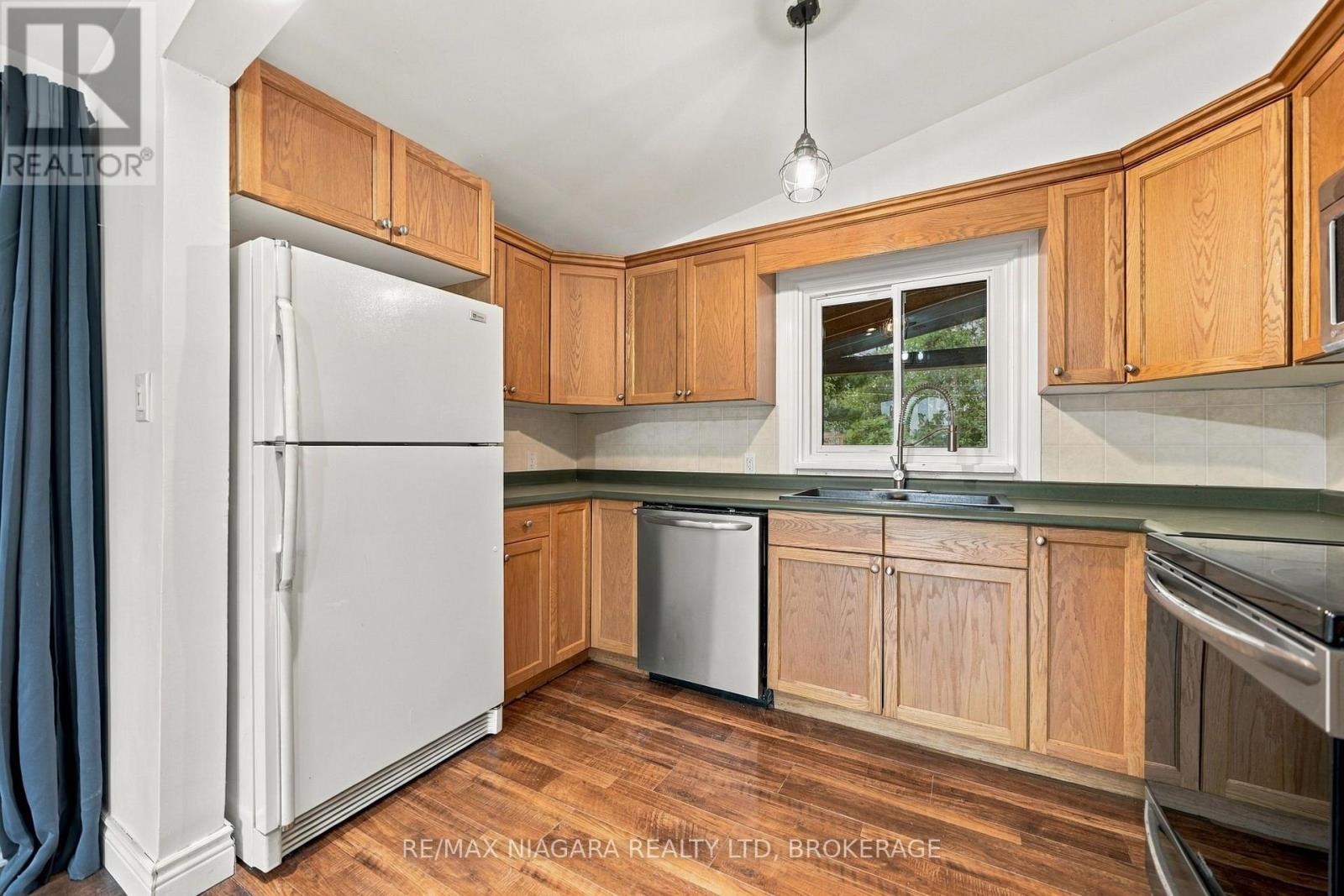 8 North Crescent Drive N Property Photo 8