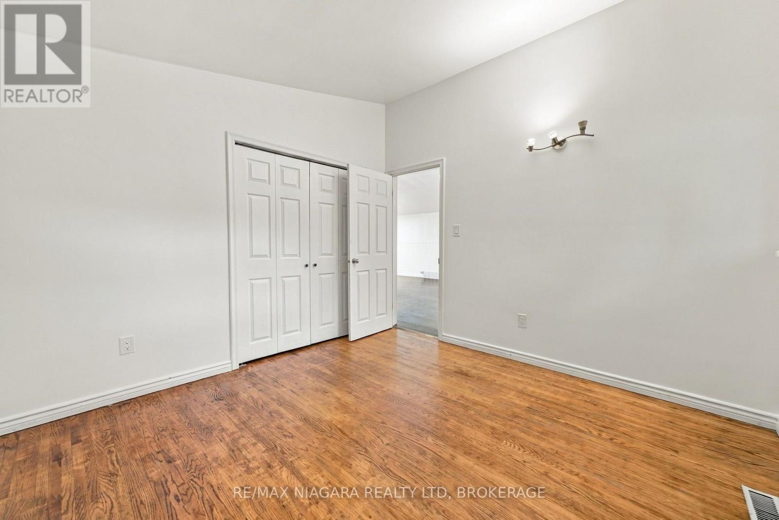8 North Crescent Drive N Property Photo 11