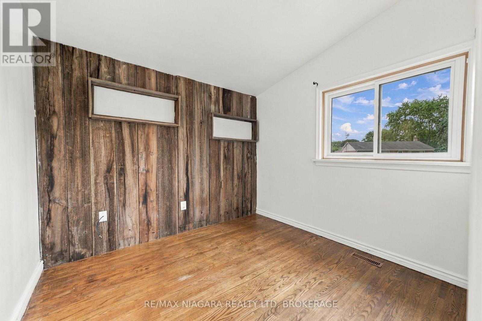 8 North Crescent Drive N Property Photo 14