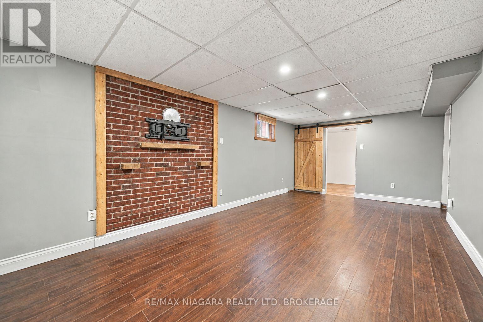 8 North Crescent Drive N Property Photo 16