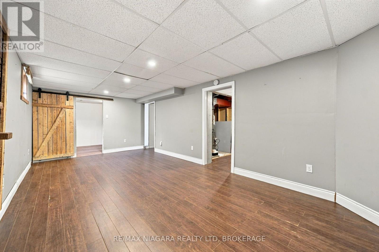 8 North Crescent Drive N Property Photo 17