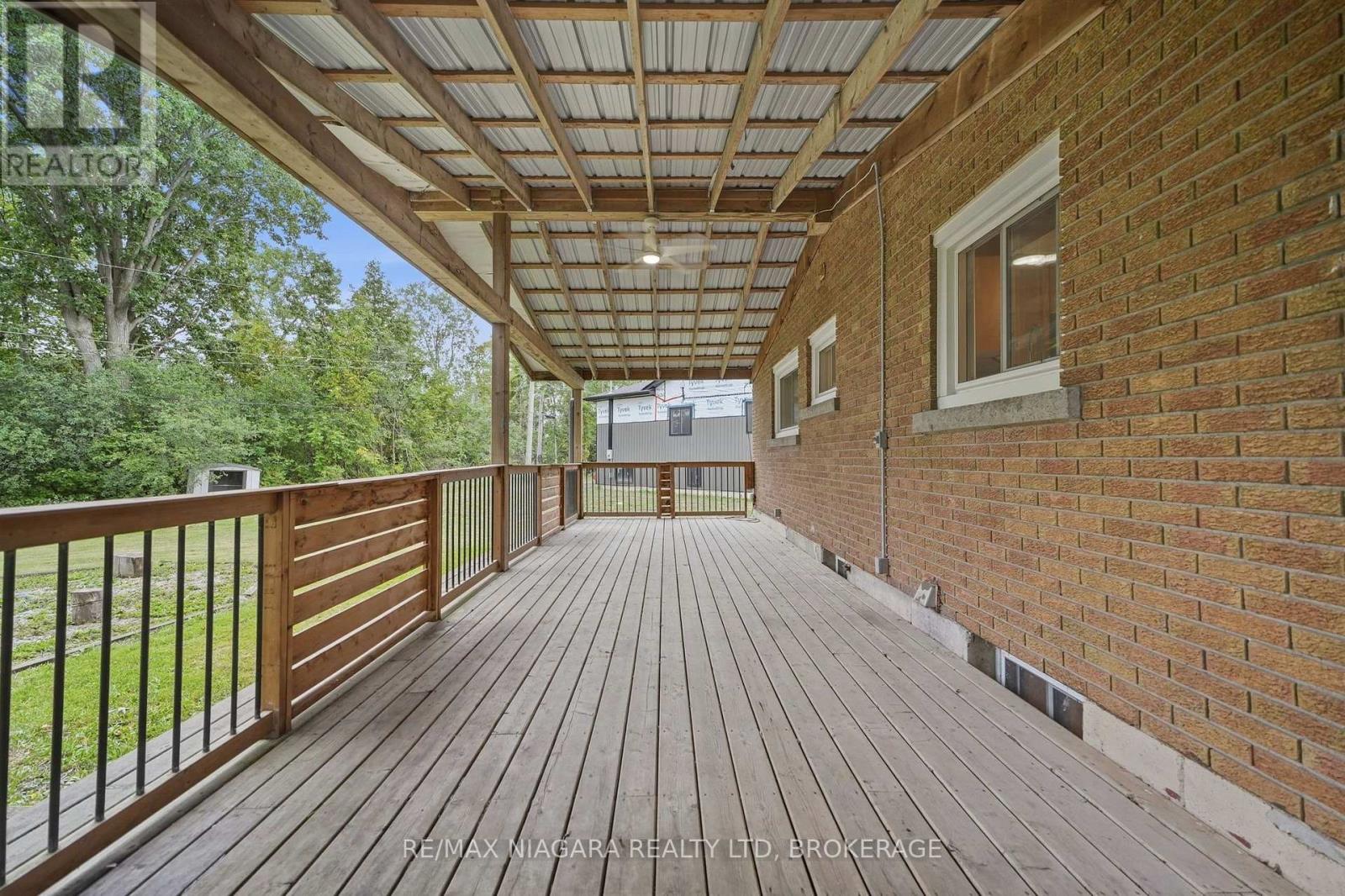 8 North Crescent Drive N Property Photo 23