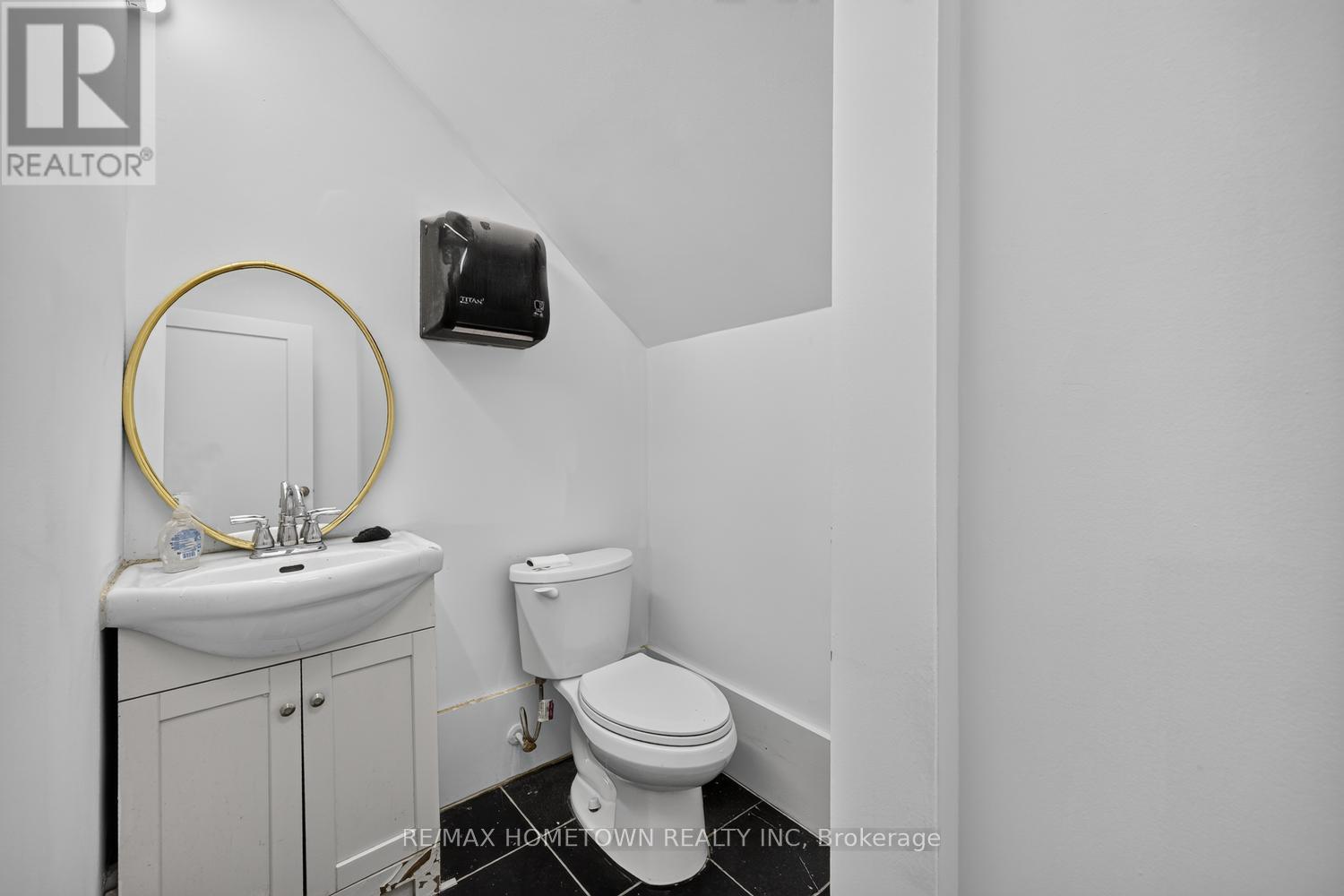 104 - 50 King Street E Property Photo 6