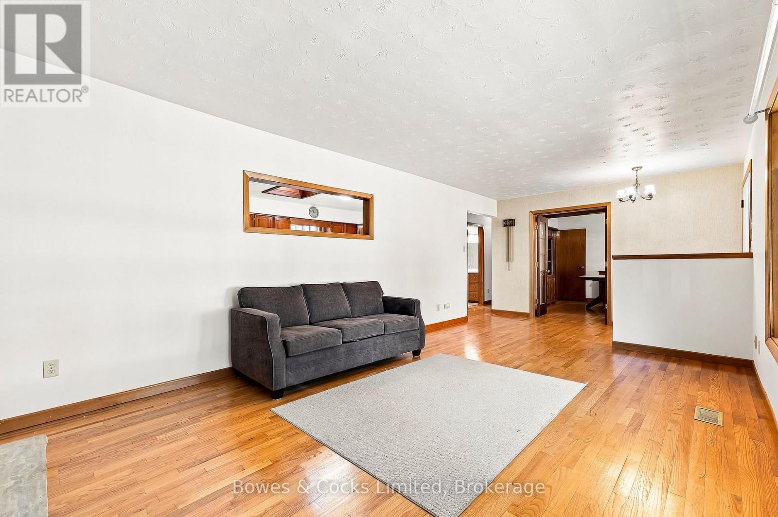 687 Lundy's Lane Property Photo 7