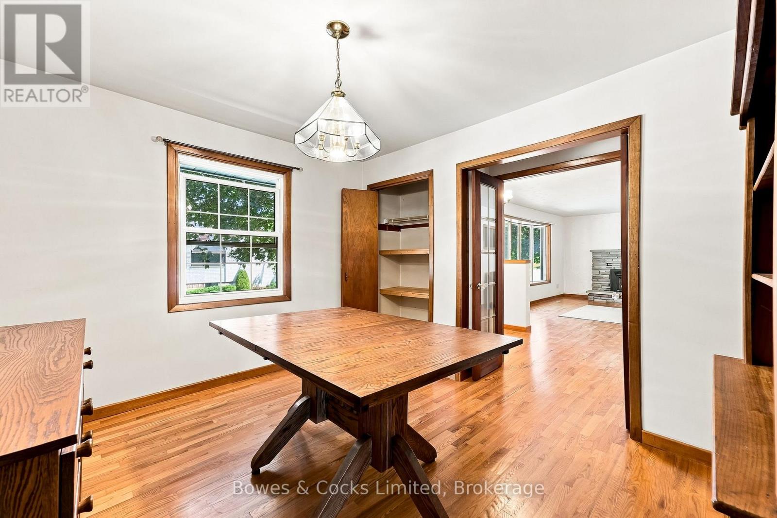 687 Lundy's Lane Property Photo 10