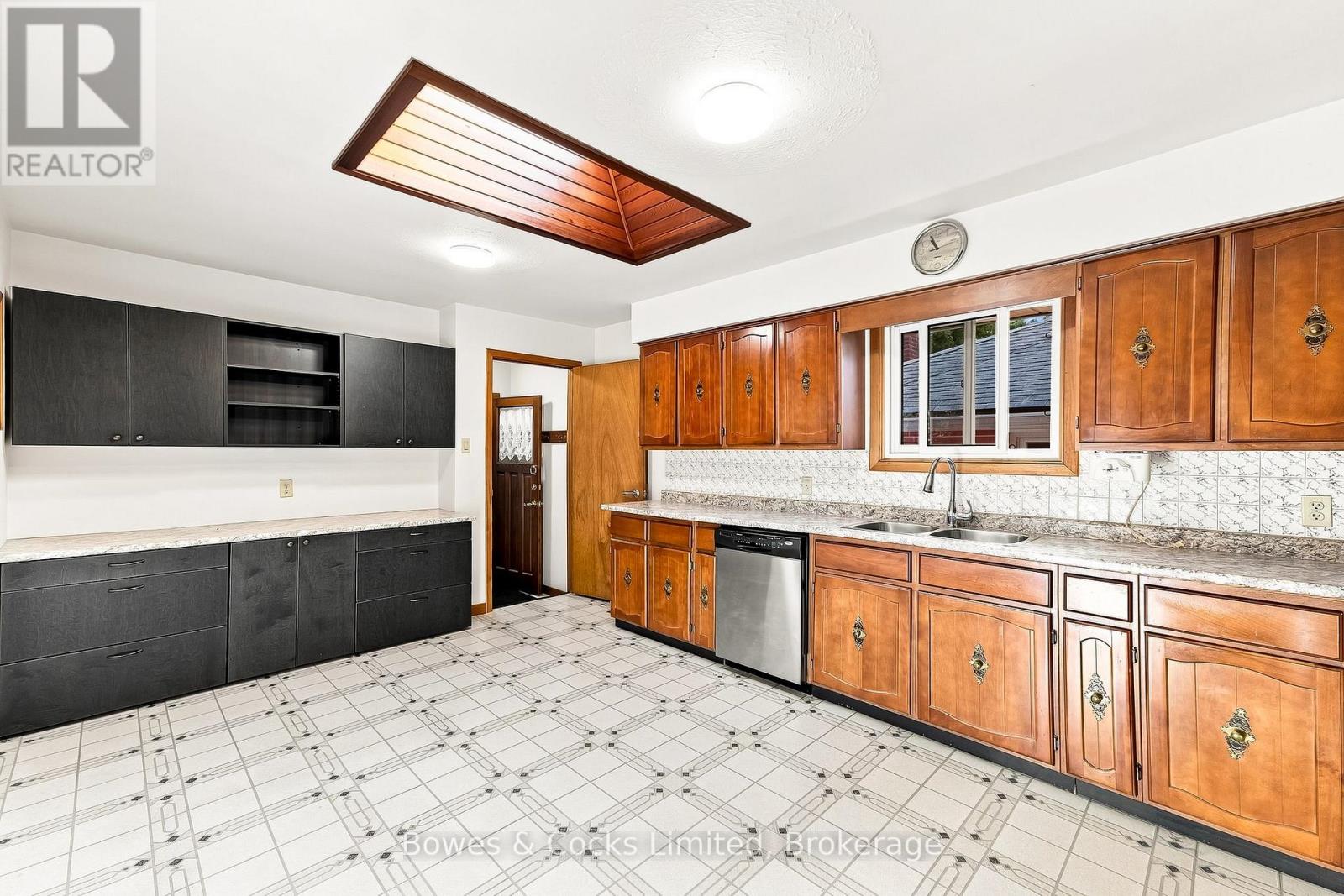 687 Lundy's Lane Property Photo 13