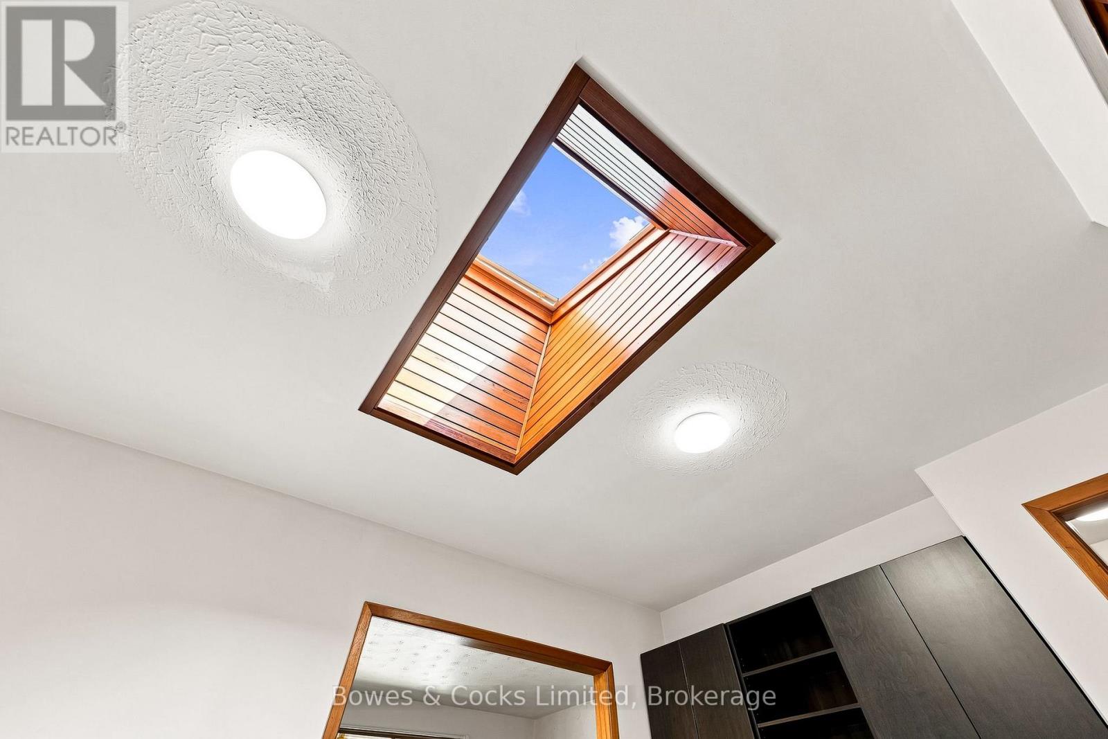 687 Lundy's Lane Property Photo 15