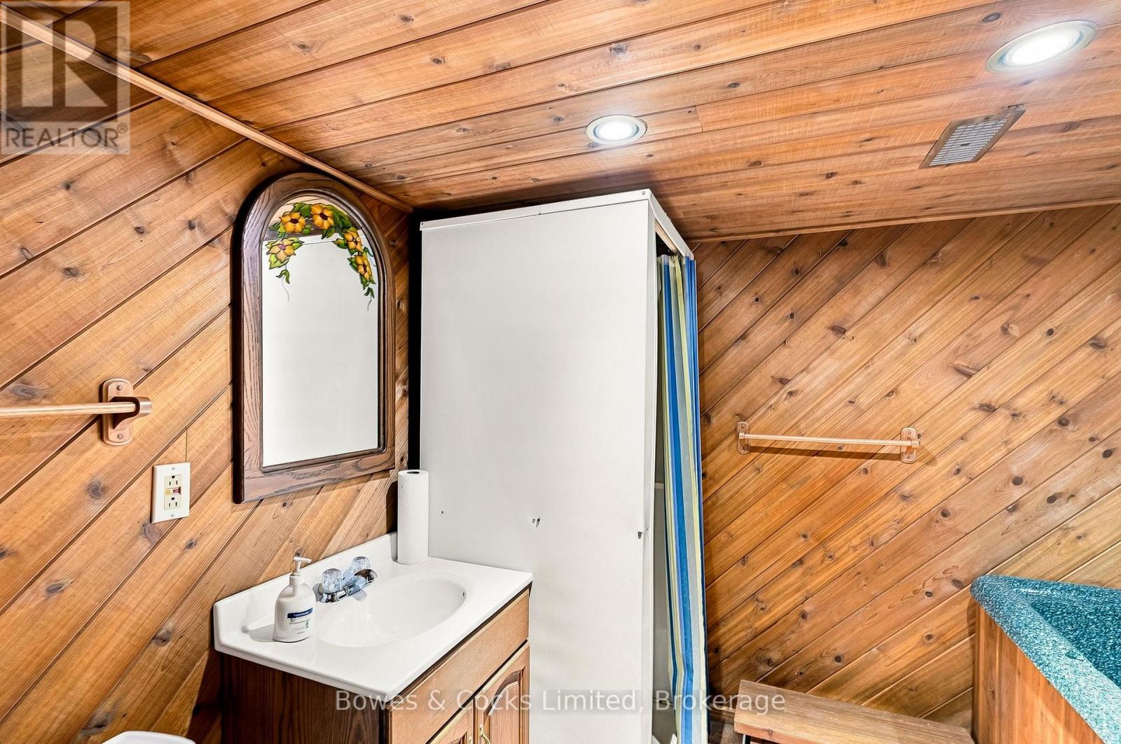687 Lundy's Lane Property Photo 34