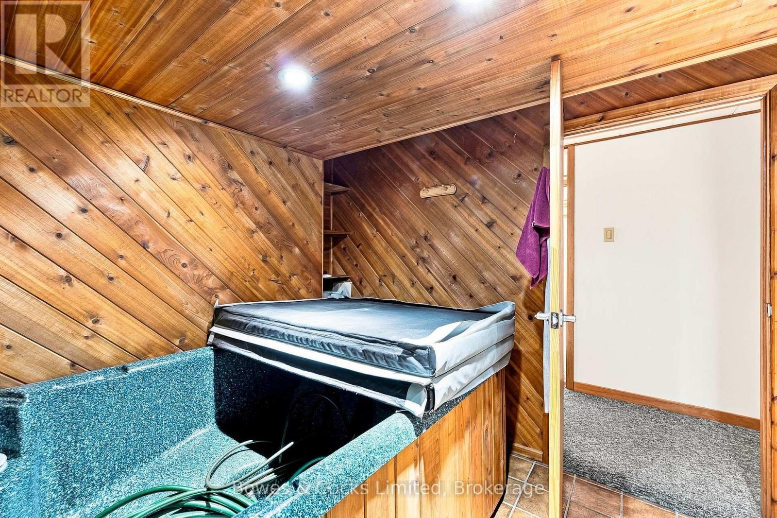 687 Lundy's Lane Property Photo 35