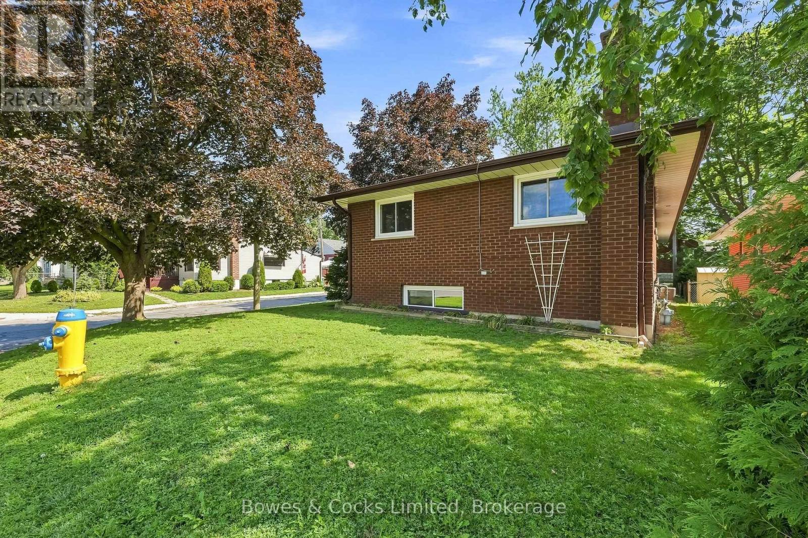 687 Lundy's Lane Property Photo 44