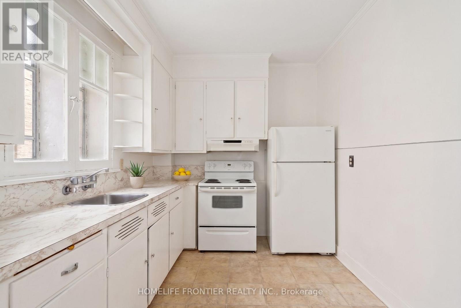 643 2nd Avenue E Property Photo 5
