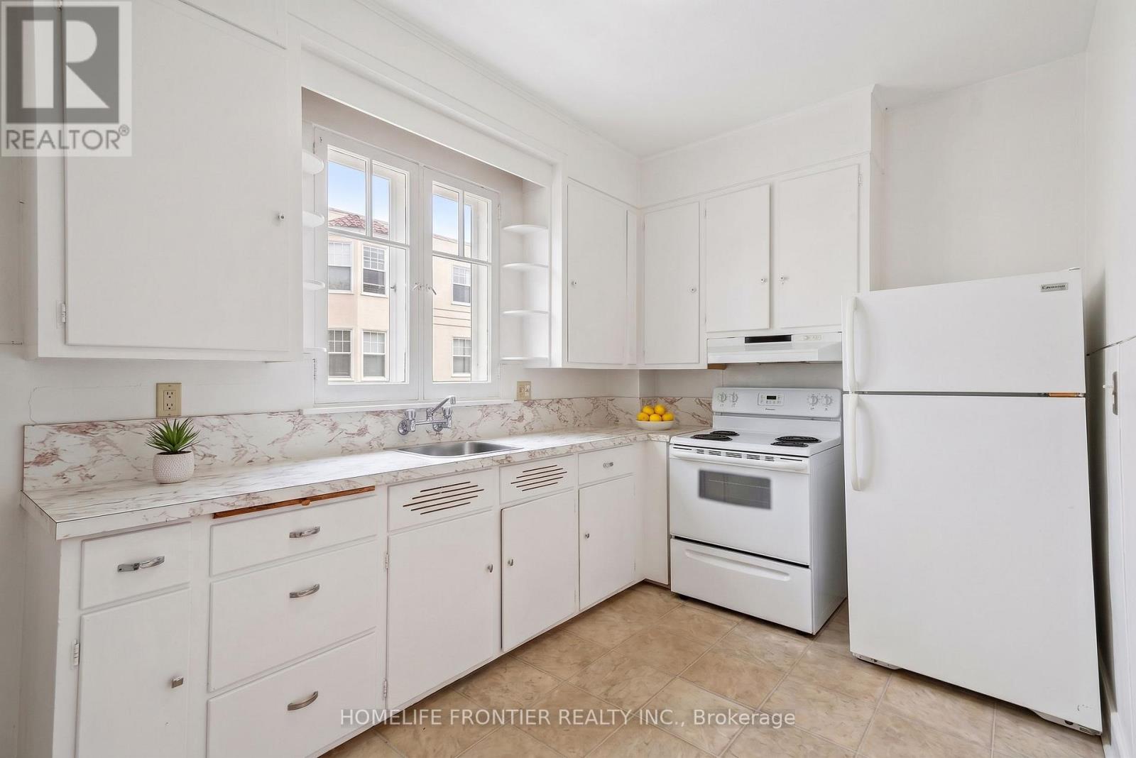 643 2nd Avenue E Property Photo 6