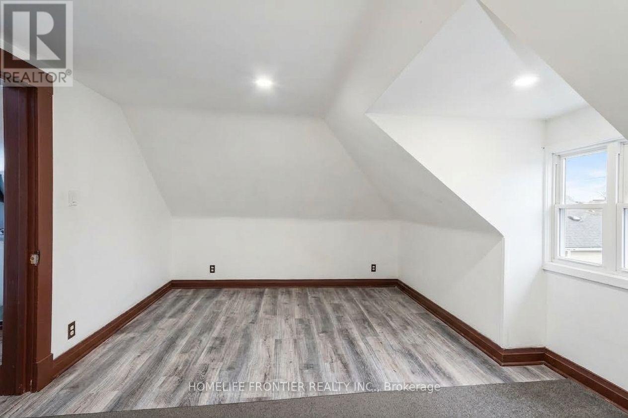 643 2nd Avenue E Property Photo 23
