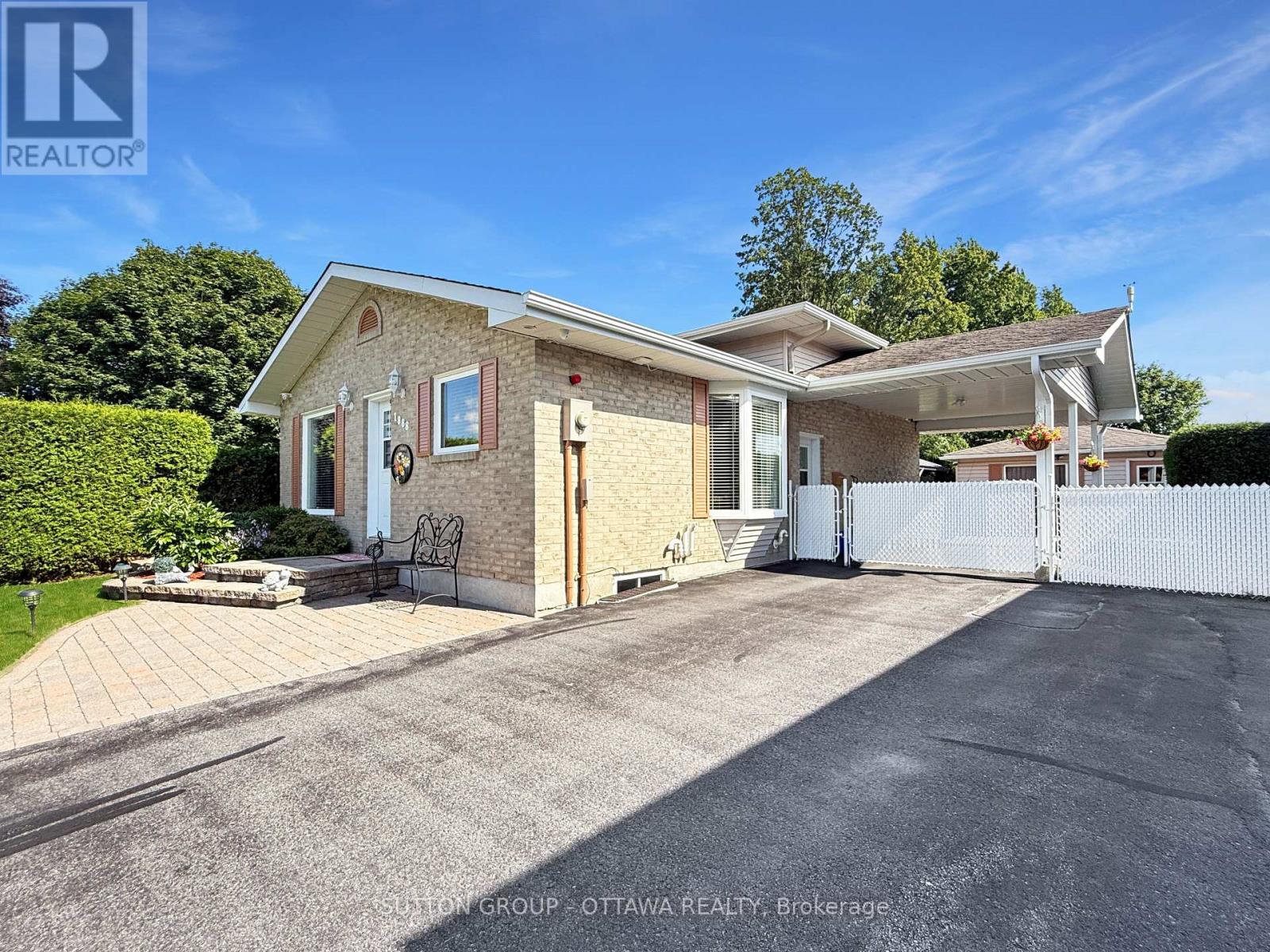 1888 Belvedere Crescent Property Photo 1