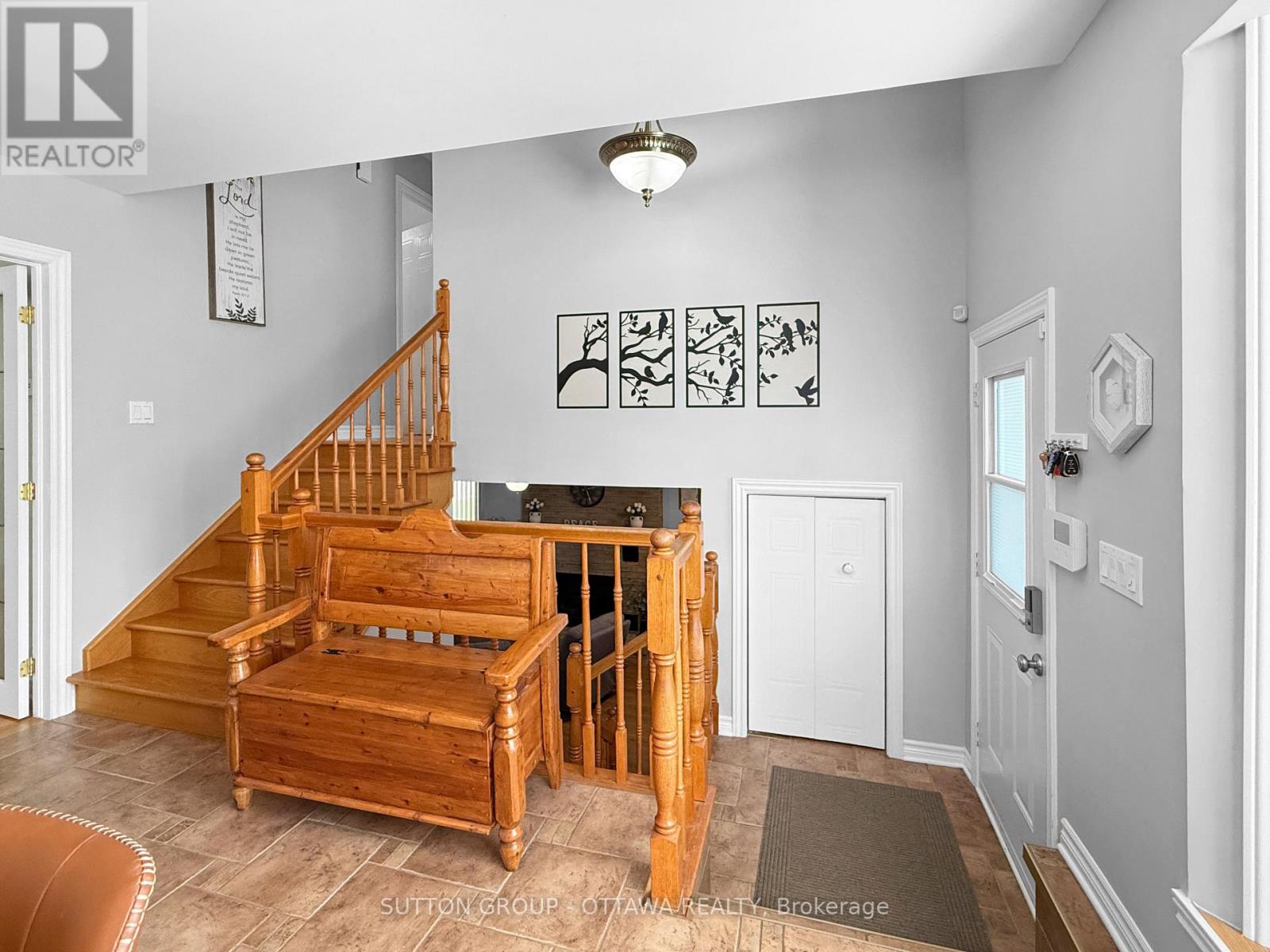 1888 Belvedere Crescent Property Photo 4