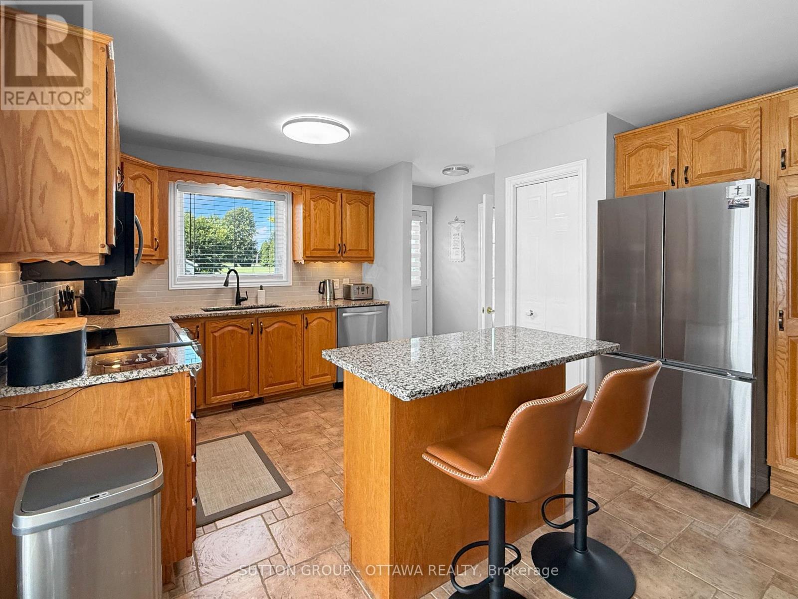 1888 Belvedere Crescent Property Photo 6